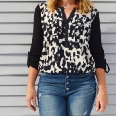 Daniel Rainn Top Womens Size Xs Gunther abstract print Blouse Popover Light New