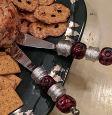 BRAND NEW The Pampered Chef Cheese butter Spread Knife Set lot Of 2 stone BEADS