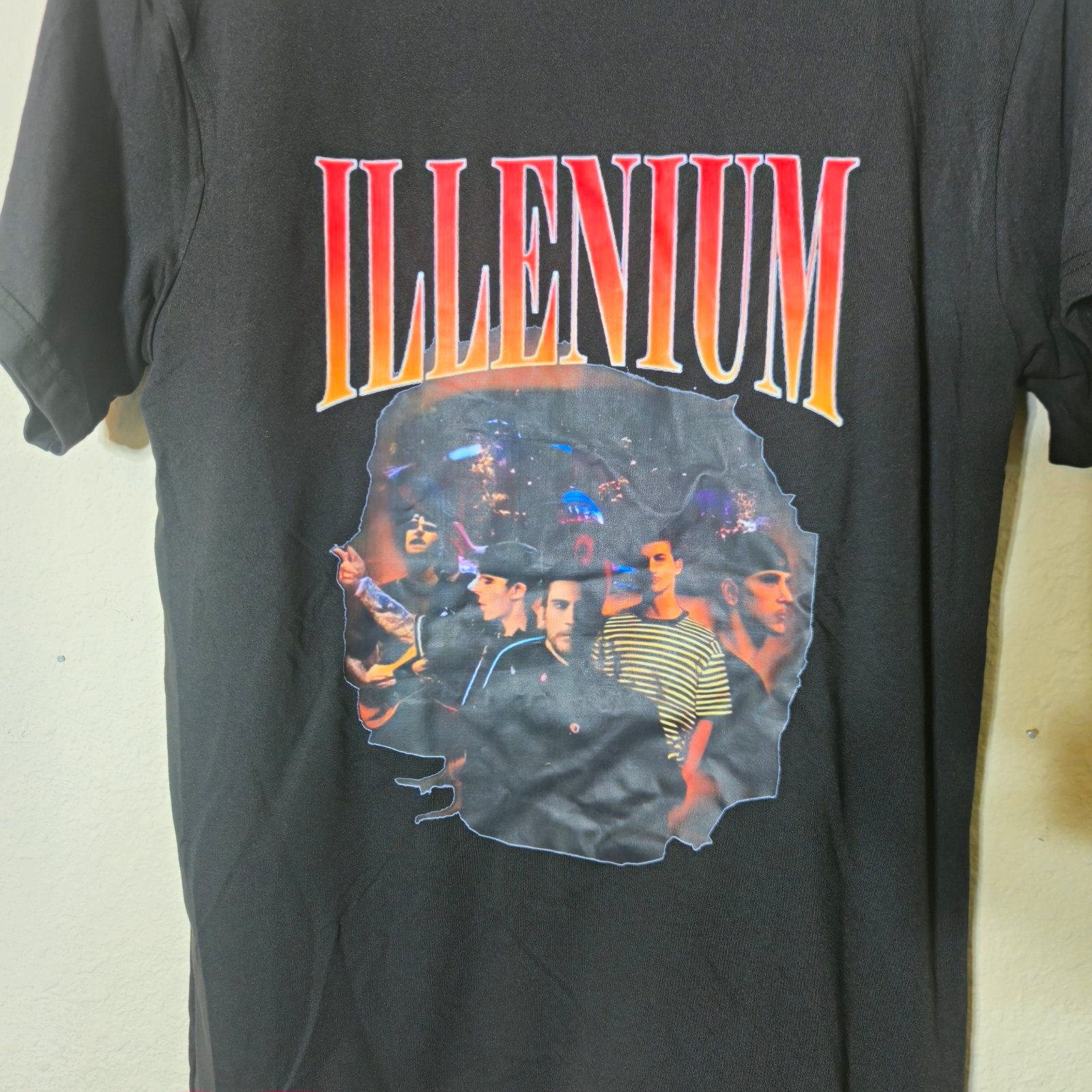 ILLENIUM DJ EDM Graphic T Shirt Mens Small Black Rave Festival Concert Tee