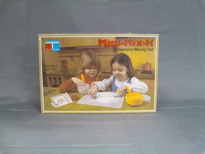 Vintage 1979 Tupperware Toys Mini Mix It Children s Mixing Set Original Box