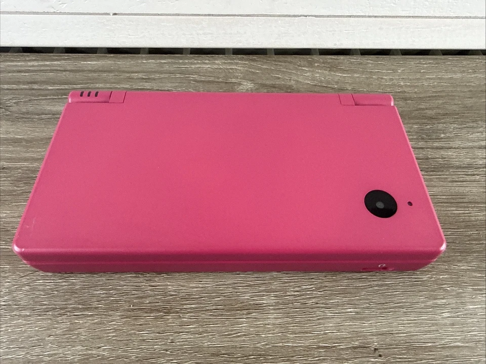 Консоль Nintendo DSI розовая с 10 играми + чехол + зарядное устройство + Sylus протестирована б/у в отличном состоянии быстрая - Изображение 3 из 4