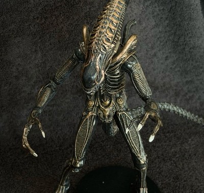 BROWN XENOMORPH WARRIOR   NECA ALIENS