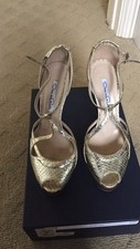Oscar de la Renta 895 Women's Peep Toe Pump Gold Size 36