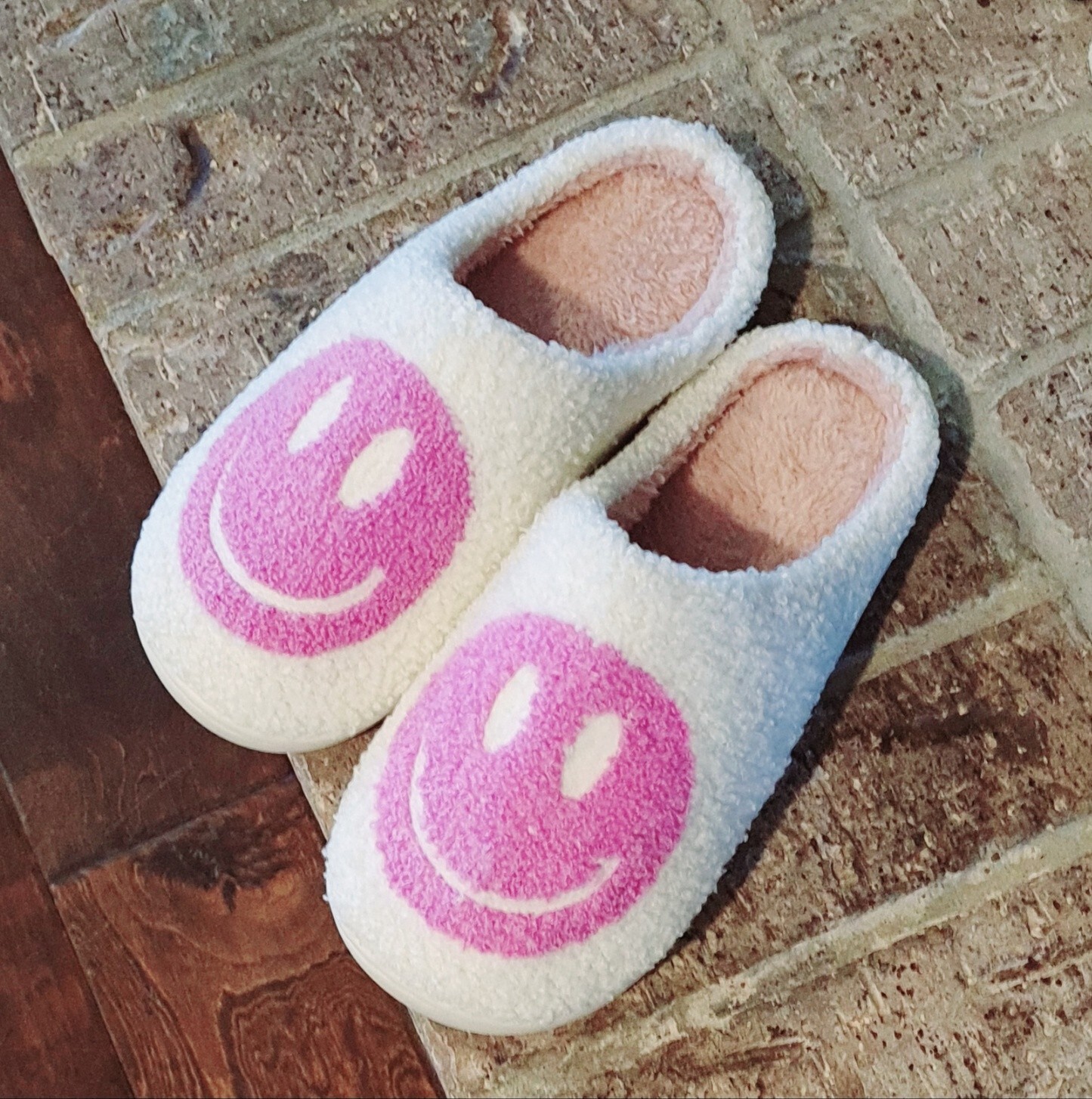 PANTOFOLA D’ORO Ciabatta Emoji Happy Face Regalo di Natale Donna US8 Unisex e anche Adolescenti