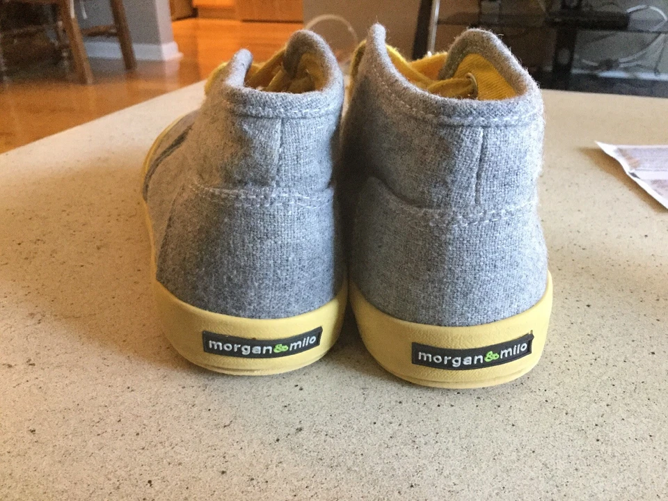 Morgan & Milo Niños Zapatillas Botas Altas Tops Talla 10.5 Gris Y Amarillo! Foto 3 de 4