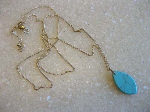 Turquoise Dyed Stone Pendant on 36” Gold Tone Chain Necklace / FREE SHIP - Picture 4 of 5