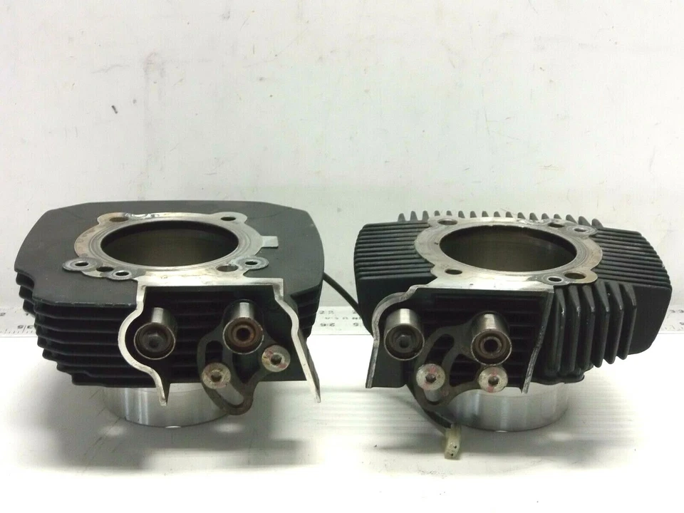 Ducati Monster 696 2009 pistones y jarras cilindros Foto 4 de 4