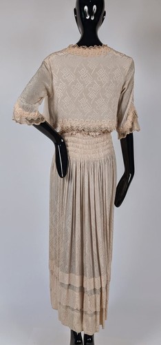 EDWARDIAN CHINOISERIE SILK DRESS W RUCHING + LACE TRIM - Picture 7 of 9