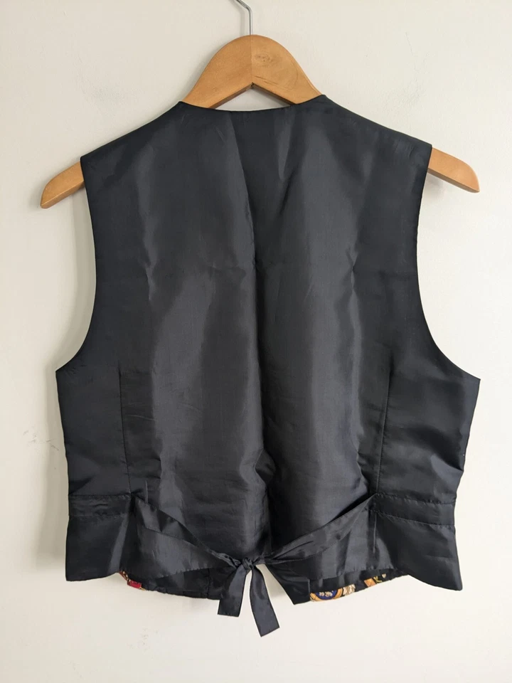 Chaleco acolchado de seda vintage años 90 para mujer cadena de oro 10 ecuestre antiguo escudo de dinero  Foto 3 de 4