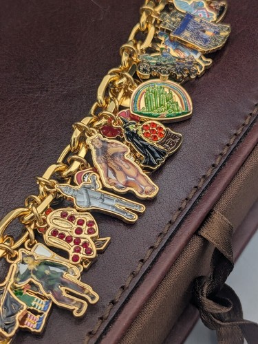 Gold Tone Wizard of Oz Rhinestone Engraved Quotes 34 Charms Bracelet ~ 70.5g - Picture 3 of 9