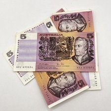 1979 (R207) $5 Five Dollar Banknote - almost Extremely Fine - Knight / Stone