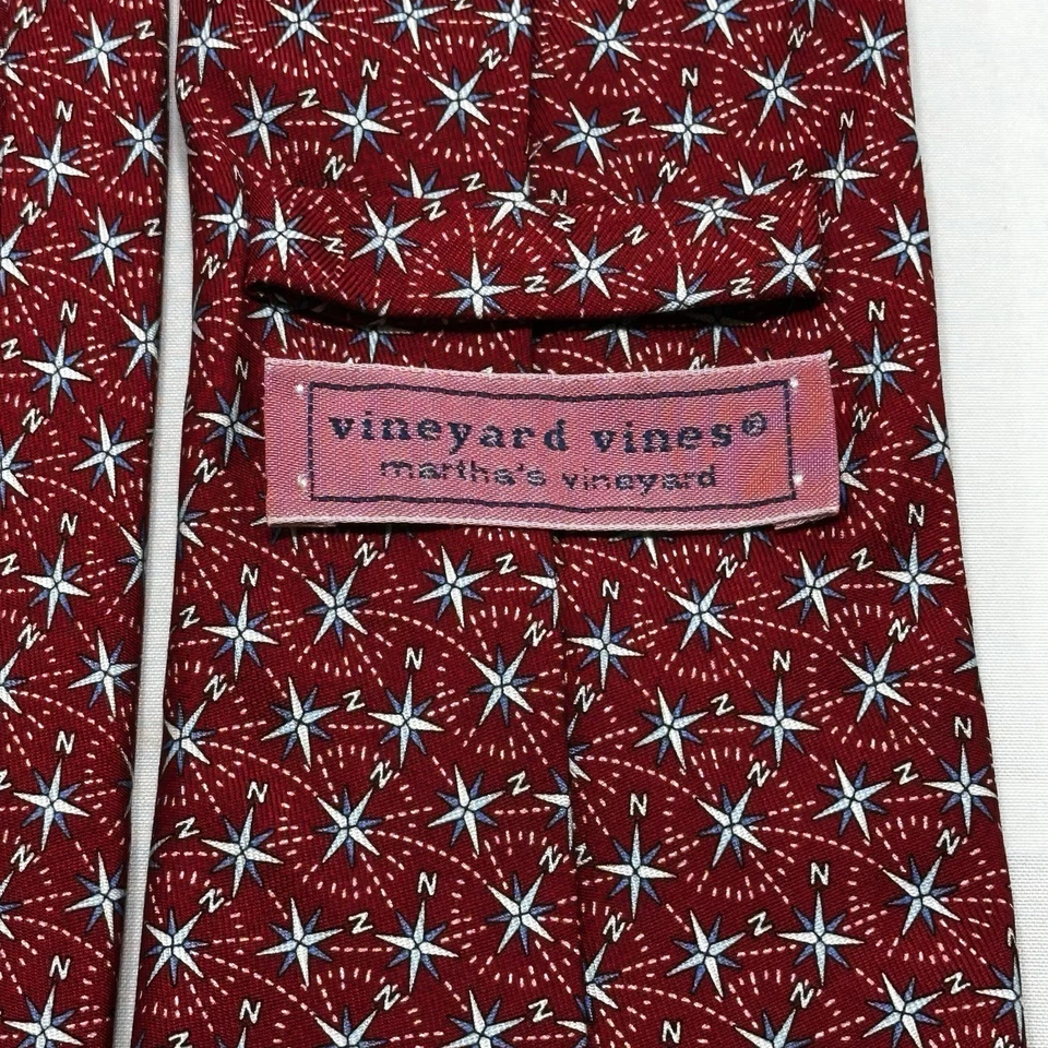 Corbata Vineyard Vines 100 % seda elegida a mano por Shep & Ian Compass North Star AOP Foto 3 de 4