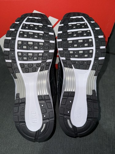 Hombre Nike P-6000 Negro Blanco y Metálico Plateado Reino Unido Talla 8.5 - Imagen 6 de 7