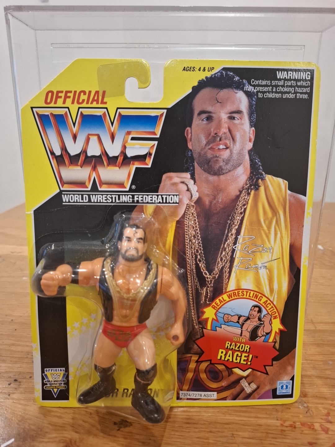 WWF Hasbro Razor Ramon Series 7 – on Card + Acrylic display case