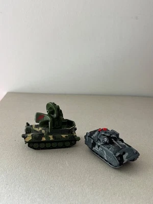 Majorette Lot 2 Figurines Chars Militaires Jouet Plastique TB Etat - Photo 1/3