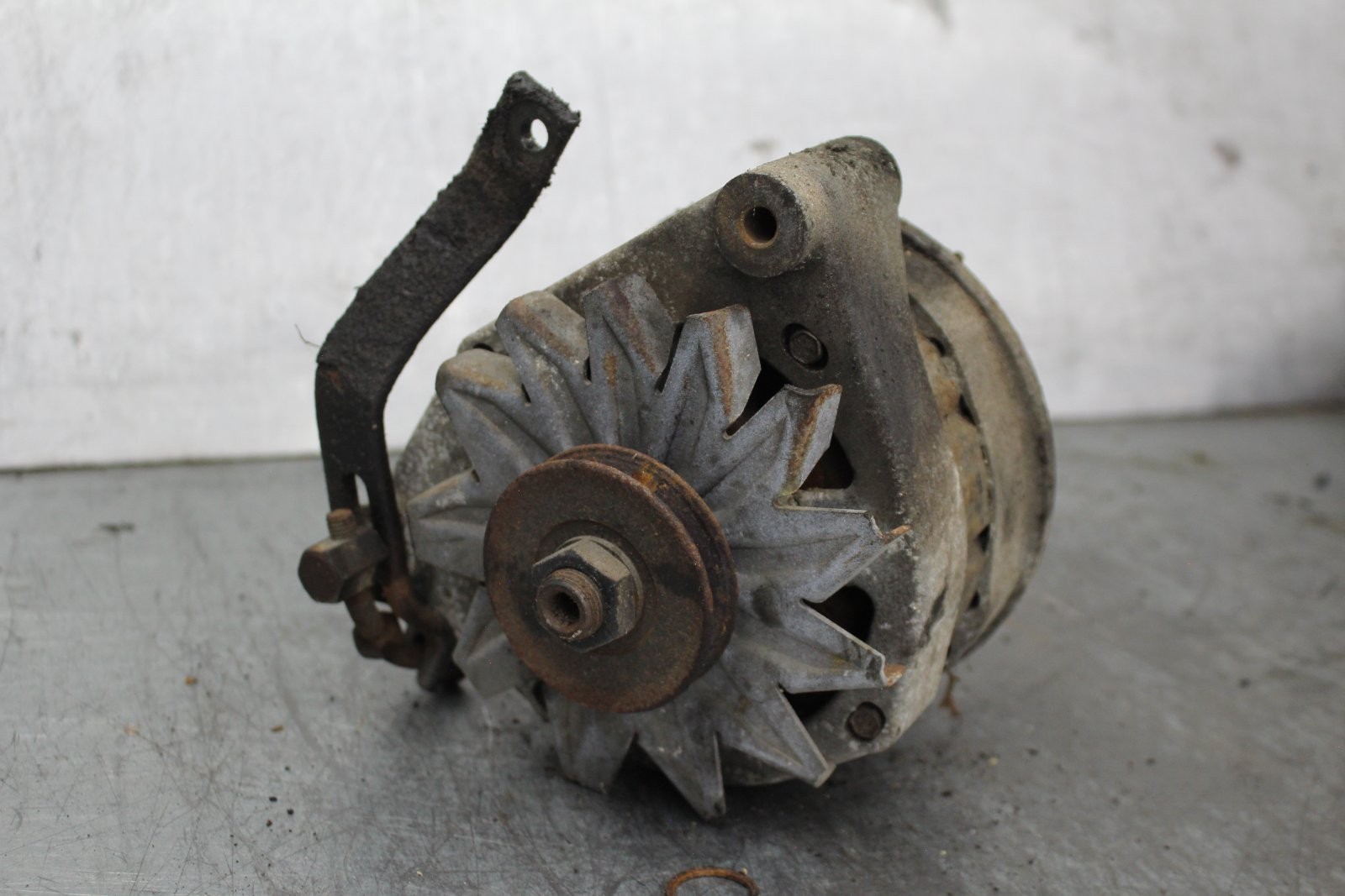 Porsche 944 968 928 85-95 Alternator 115 Amp. 928603011 Bosch AL170 USED LM10