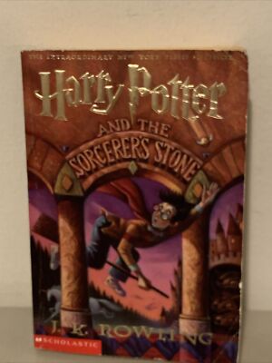 JK Rowling Harry Potter and the Sorcerer's Stone Year 1 (1999) Paperback Book L1