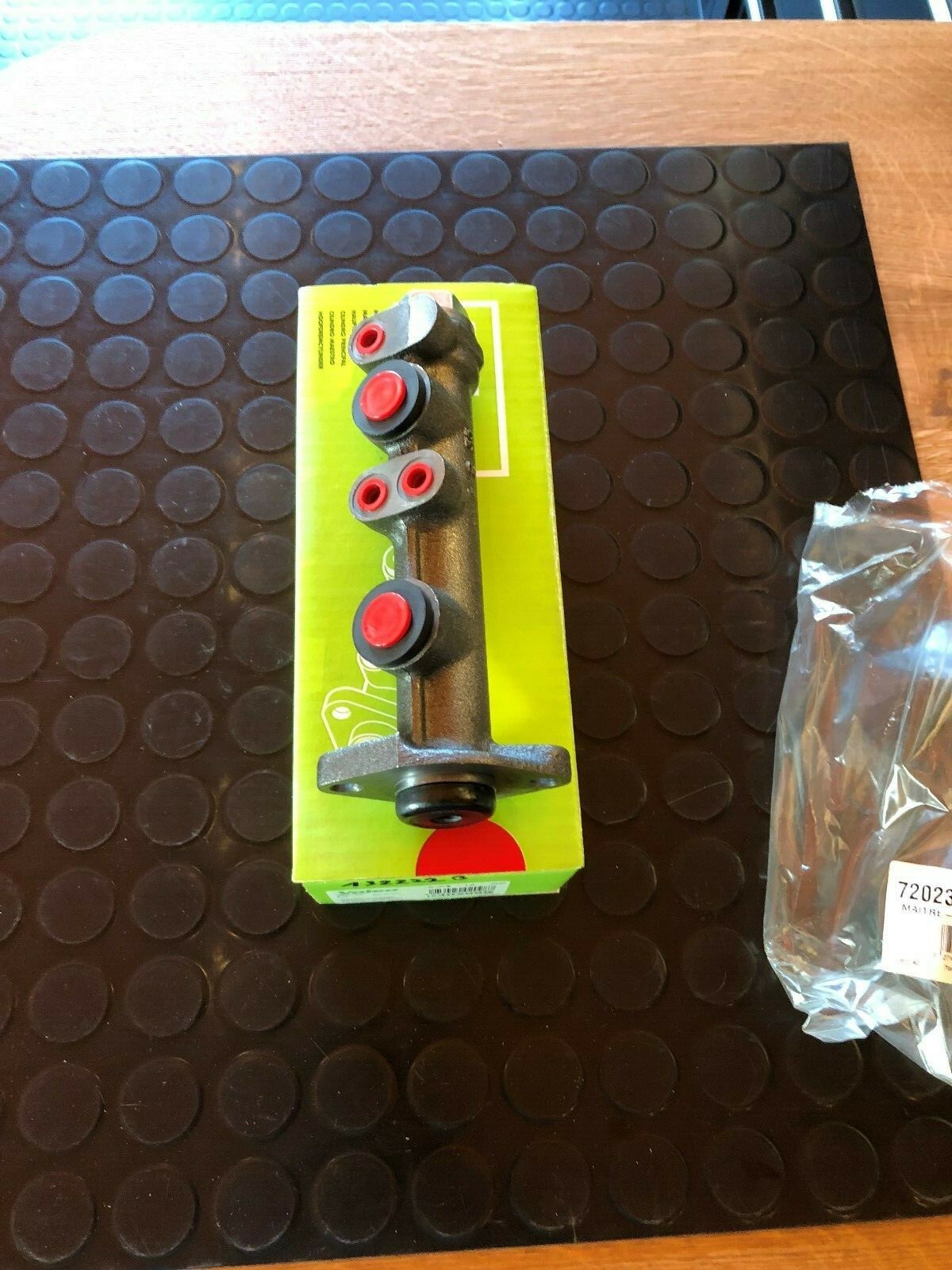 Maître cylindre Valeo 402098 SE028715004B pièce de freinage neuve