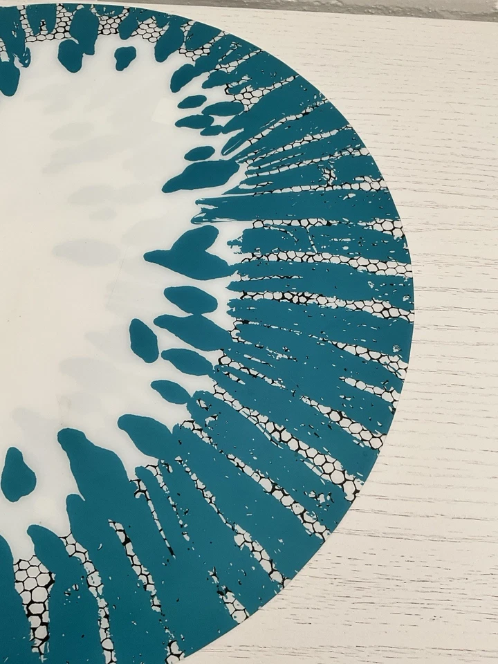 Placemats externos redondos de plástico azul-petróleo e branco Ikea 1960 Vibes - Imagem 3 de 4