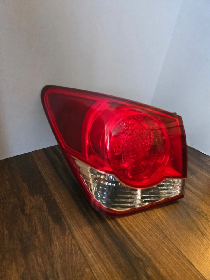 Luz trasera lateral izquierda/conductor Chevrolet Cruze 2011-2016 OEM Foto 2 de 4