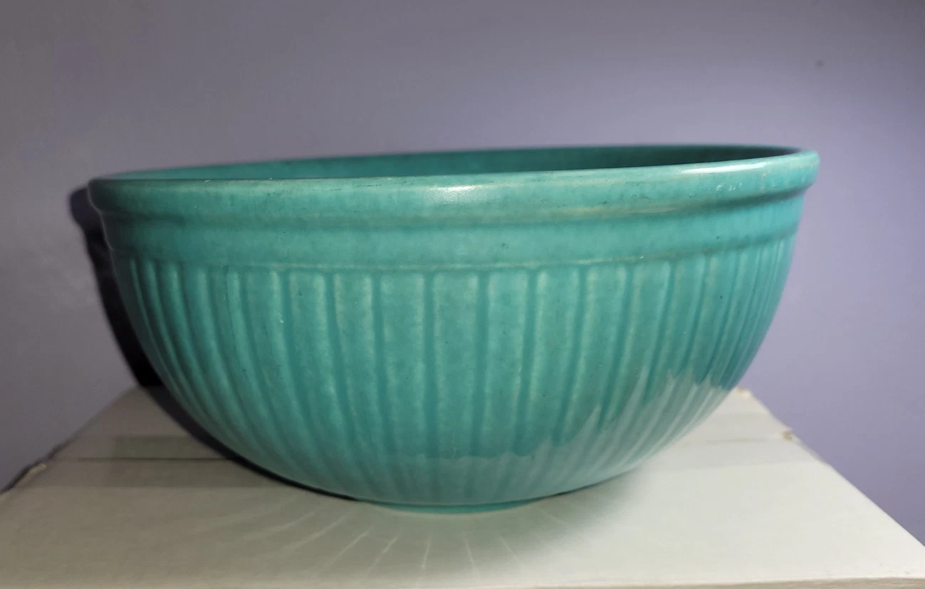 Vintage Mid Sized Turquoise Aqua Pottery Mixing Bowl Vertical Rib Design 8”