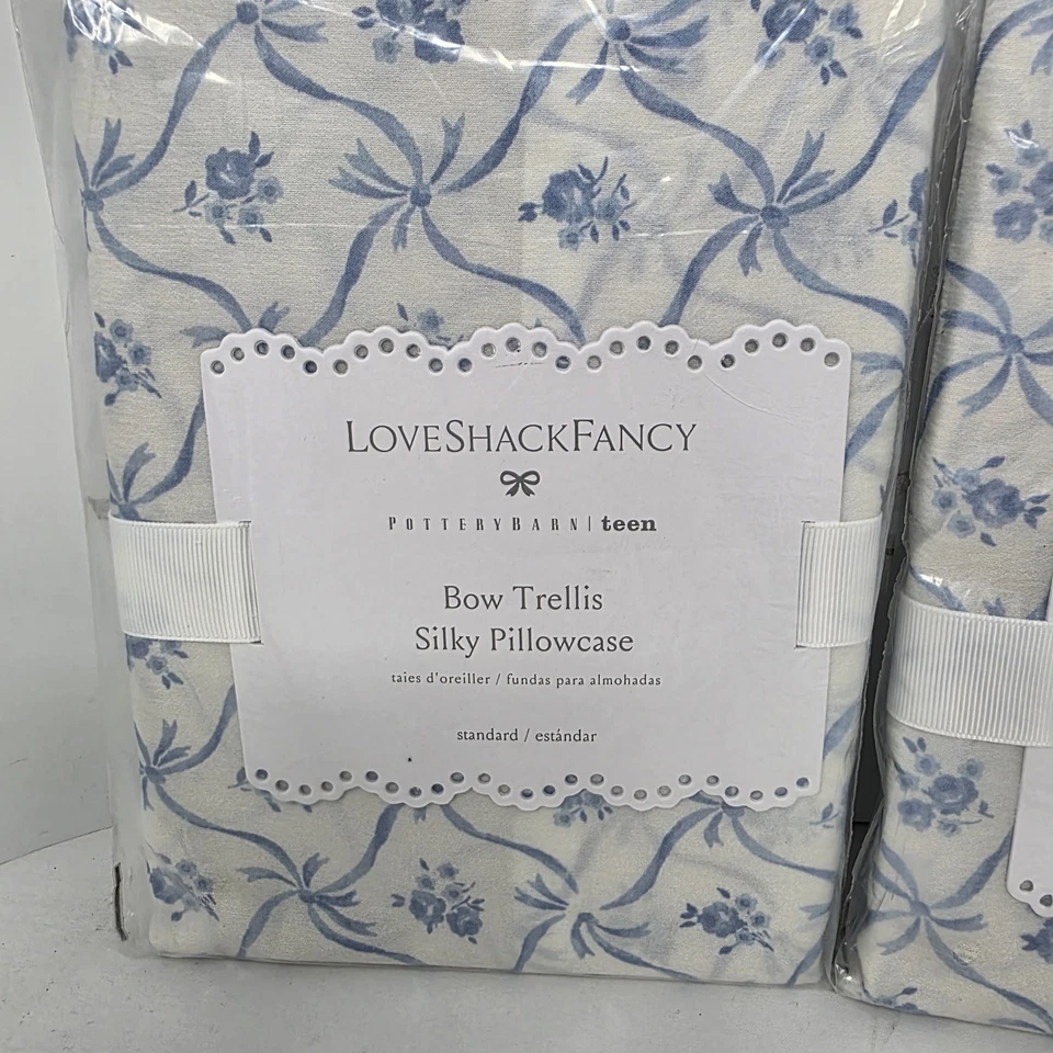 Juego de 2 fundas de almohada sedosas POTTERY BARN TEEN LoveShackFancy con arco enrejado AZUL Foto 3 de 3