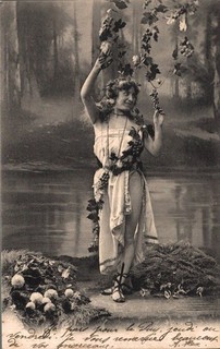 CARTE POSTALE FEMME