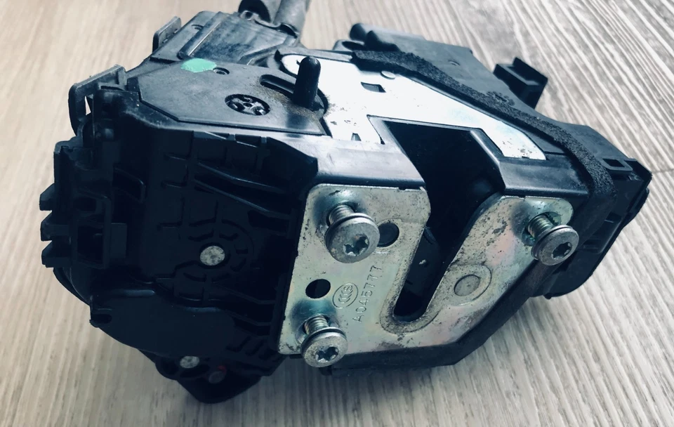 Actuador de cierre de puerta de pasajero trasero derecho Kia Soul 2011-2013 814202K030 OEM Foto 3 de 4