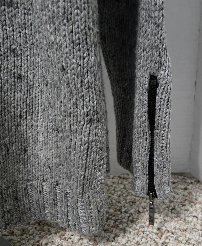 Suéter Ivanka Trump Capucha Cuello Grande Gris Talla Mediana Foto 3 de 4