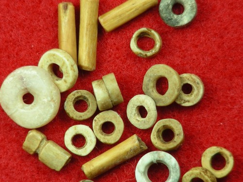 ASSORTIMENTO DI PERLINE IN OSSO E PIETRA 1/2" TEXA MERIDIONALE autentiche reliquie indiane - Foto 11 di 15