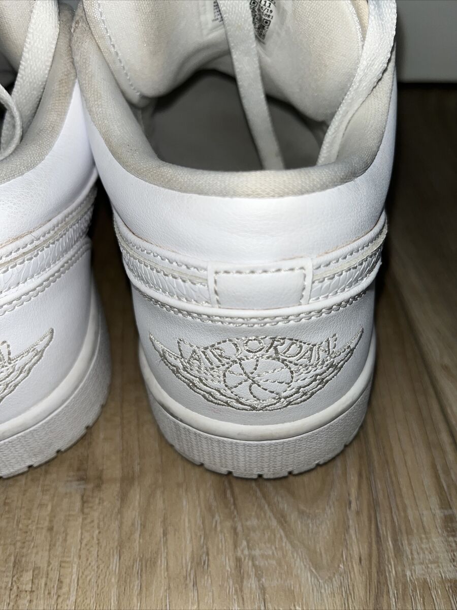 Nike Air Jordan 1 Triple Low Athletic Shoes Sneaker White Nike Air Jordan 1 Triple Low Athletic Shoes Sneaker White