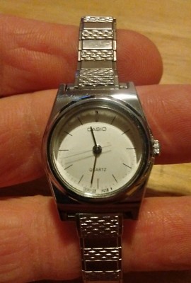 Montre Femme Vintage – Quartz Argent/Blanc – Cadran Noir 36mm – Fonctionne – Occasion
