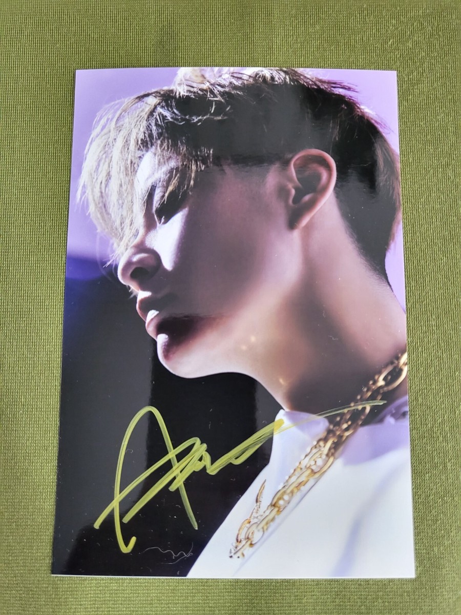Amber Josephine Liu Autographed Signed Photo Autographs