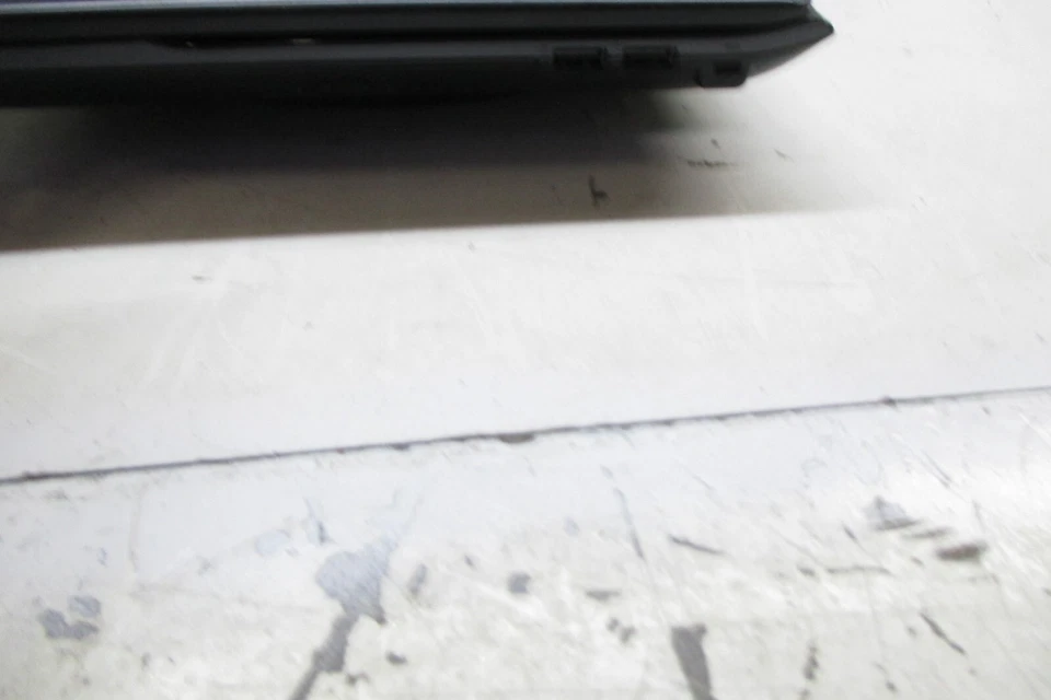 Samsung NP300E5A Laptop Intel Core i3 2a/3a Gen. - Ricambi/Riparazione - No Video - Immagine 4 di 4