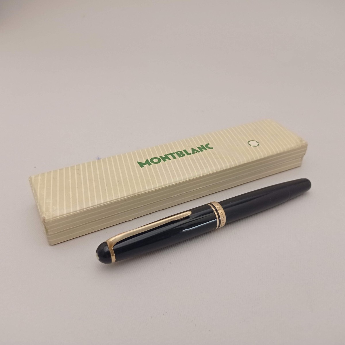 ✒Montblanc 252 Piston Fountain Pen 18k EF Nib Vintage 50s