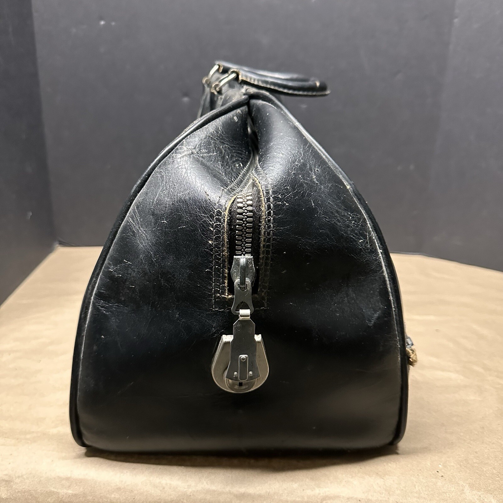 Vgt Crest NY Doctors Top Grain Cowhide Leather Black Satchel Bag Attache' Case