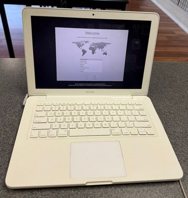 Apple MacBook 13, 2.26GHz C2D, 8GB, 500GB, High Sierra White MC207LL/A Unibody