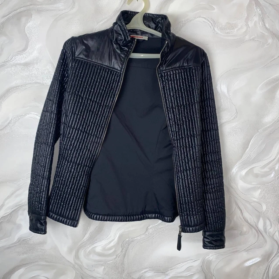 Chaqueta vintage para mujer Prada con cinturón talla 42 cinturón vintage Foto 3 de 4