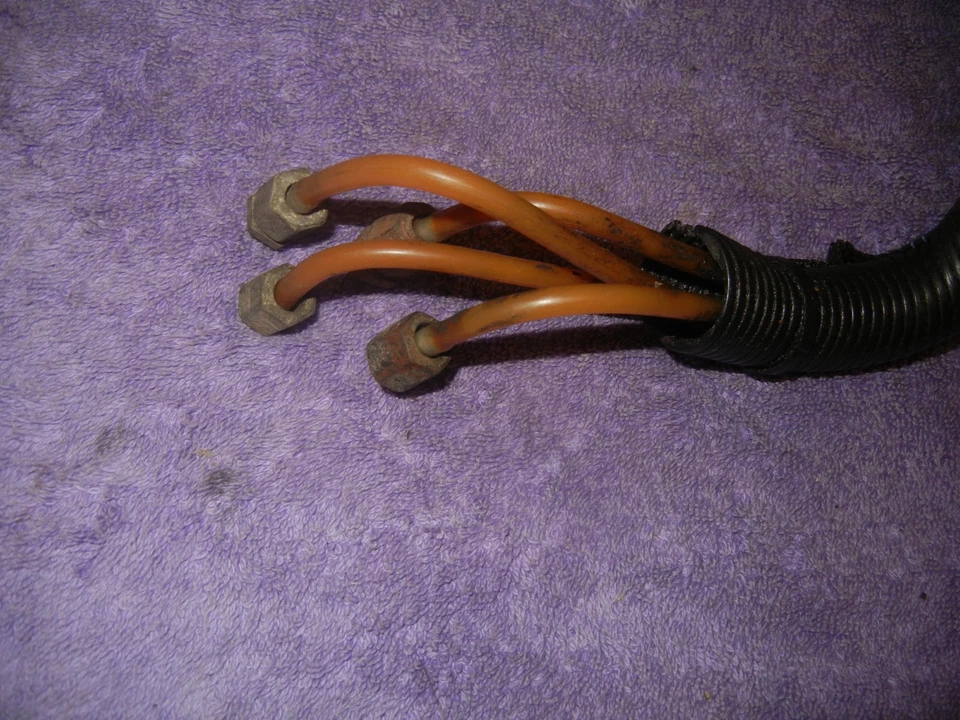 Линии впрыска топлива 1986 SAAB Classic 900 8 клапанов - Изображение 3 из 4