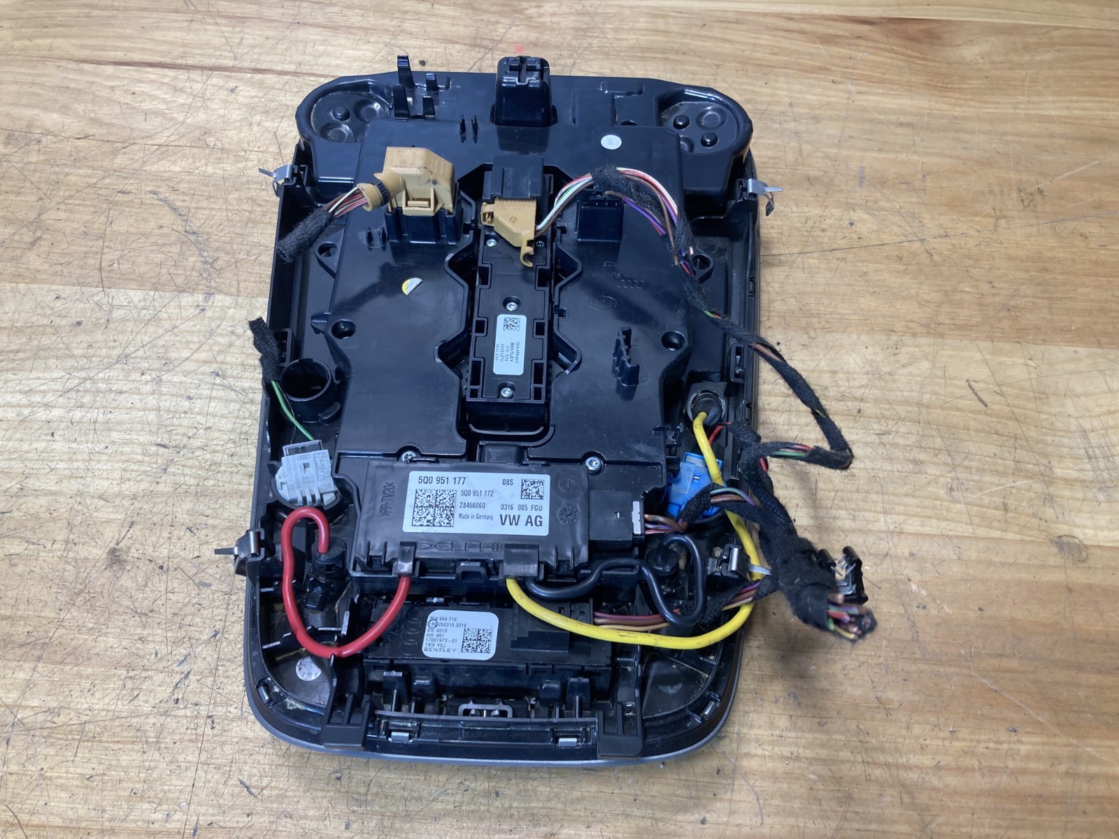 2016-2020 Bentley Bentayga Overhead Dome Light OEM 36A959613 36A947135 5Q0951177