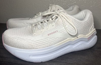 Brooks Ghost Max 2 Women s 10 D Wide Coconut Milk Gray Zephyr Road Running Shoes
