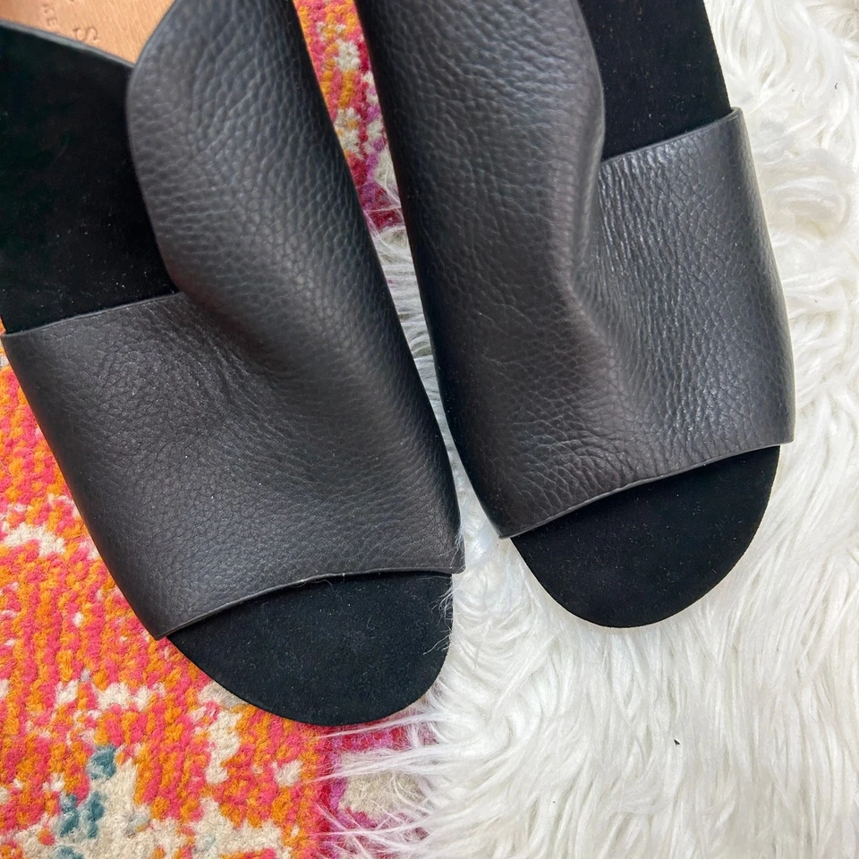 Sandalia Charlisa Gentle Souls de Kenneth Cole de cuero negro con tacón y eslinga trasera 8 Foto 3 de 4