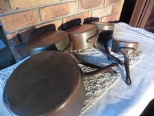 5 ANCIENNES CASSEROLES EN CUIVRE QUEUES FORGEES "1900