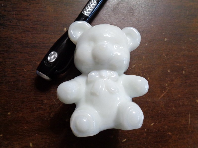 Vintage Boyd Art Glass, FUZZY THE BEAR, Milk White, 1988, Marked, Pre Owned,