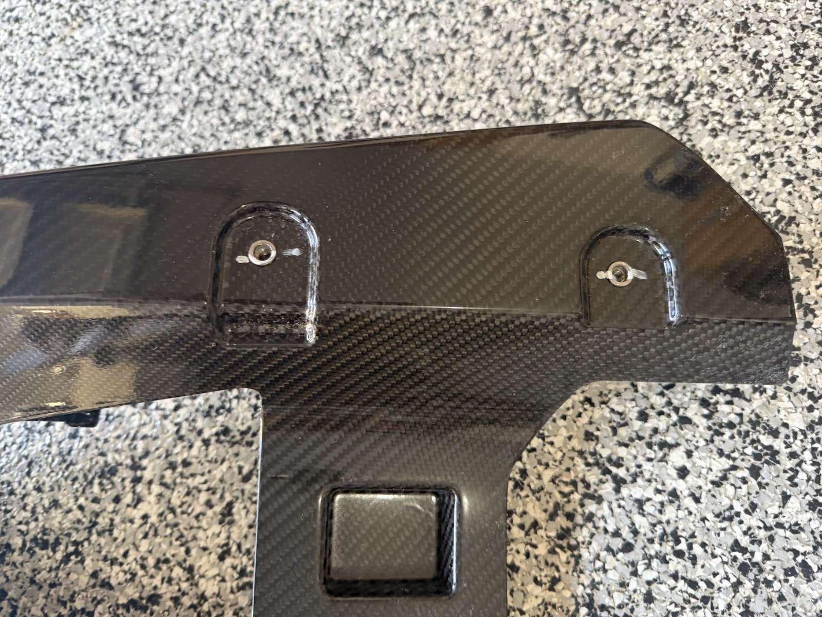 New ASTON MARTIN DBS 19-24 OEM KY73-33612-AD Rear Lower Diffuser