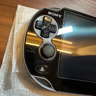 SONY PlayStation PS Vita PCH-1100 AA01 Crystal Black 3G / Wi-Fi