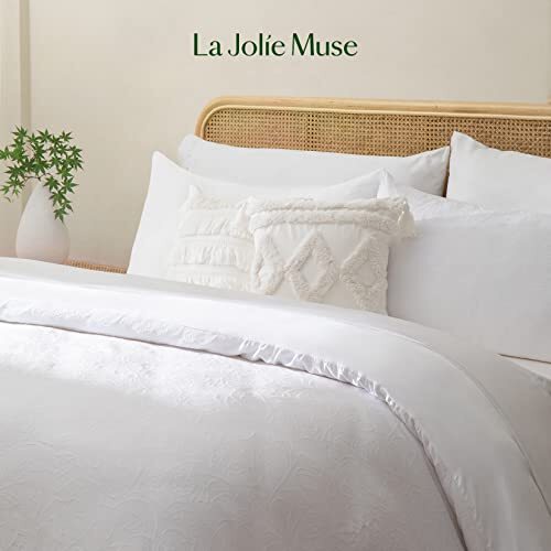 Size Duvet Cover Set of 3 with Embossed Floral Pattern, King White