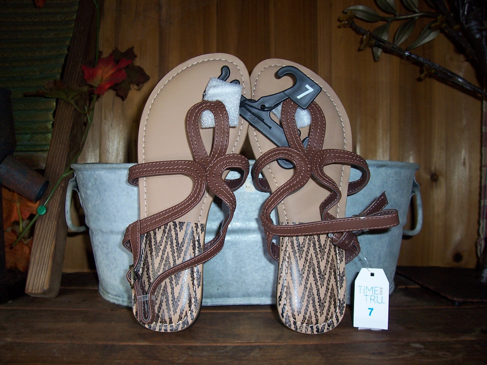 time and tru comfort sole flip flops