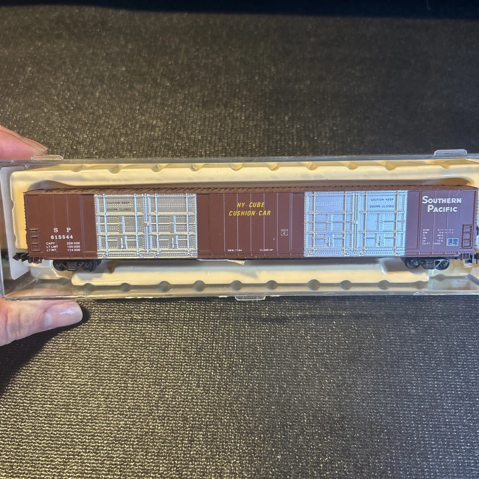 Con-Cor Southern Pacific #44 Lot Of 2 Hy-Cube Boxcar Santa Fe C-7 - Image 2 of 4