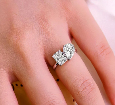 Laborgefertigter Diamant-Testring 4,0 kt Birnen- und Strahlungsschliff Zweisteinfassung